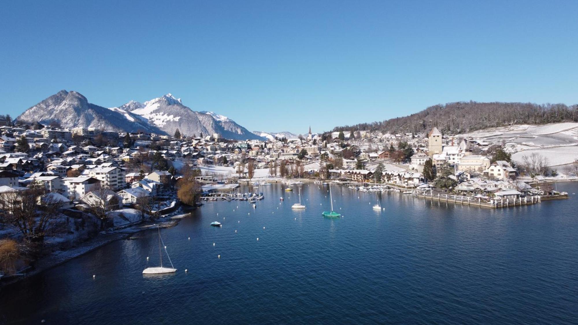 Wohnung Mit Grossartiger Seesicht Und Balkon Spiez Eksteriør billede