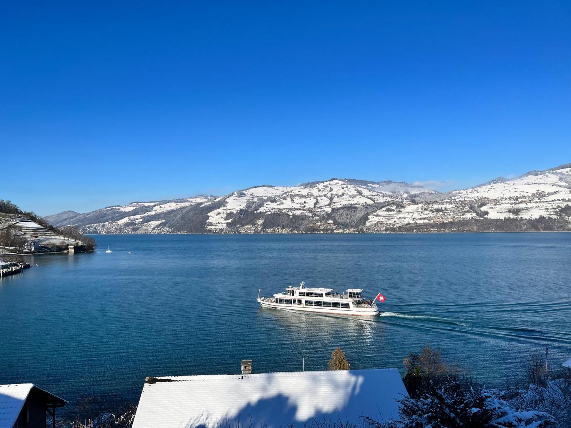 Wohnung Mit Grossartiger Seesicht Und Balkon Spiez Eksteriør billede